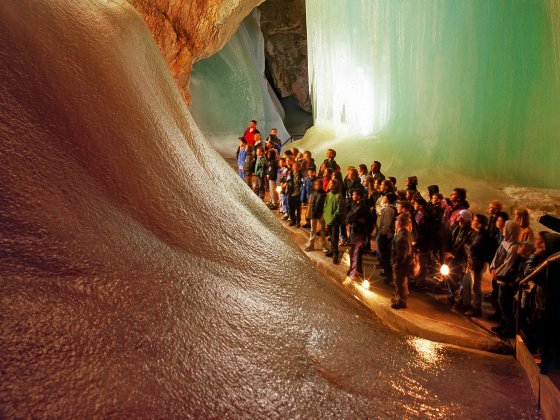 besucher eisriesenwelt werfen