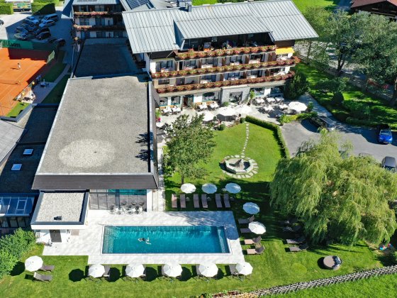 hotel rauriserhof sommer tennis pool aussen