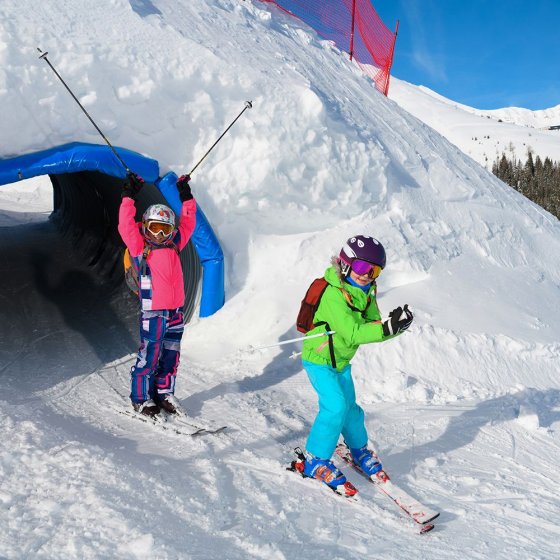 kindern haben spass beim funslope im raurisertal c michael gruber tourismusverband rauris