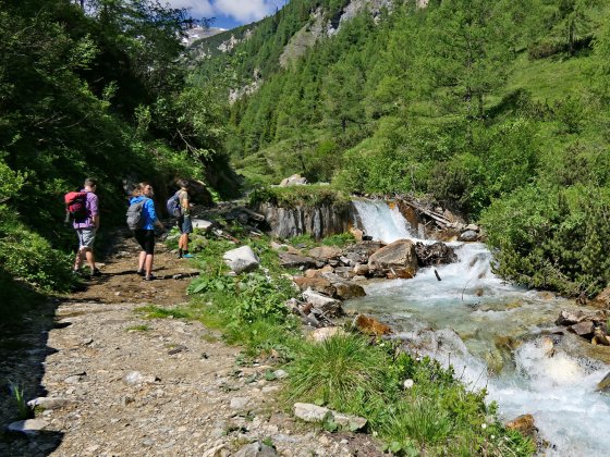 rauris sommer wandern familie bach