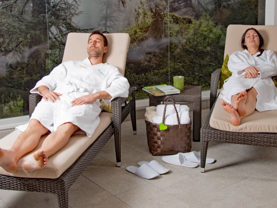 rauris wellnesshotel salzburger land fitness ruheraum paar