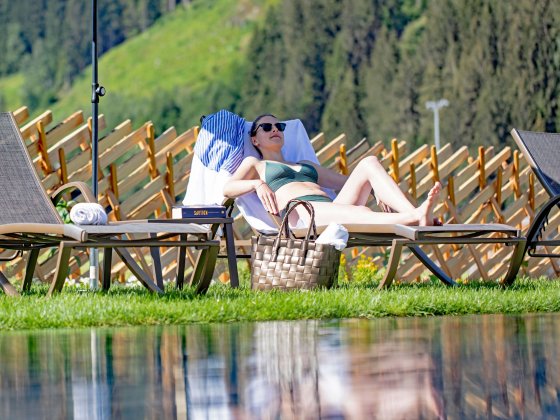 rauris wellnesshotel salzburger land pool liegewiese