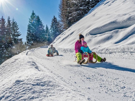 rauris winter rodeln familie