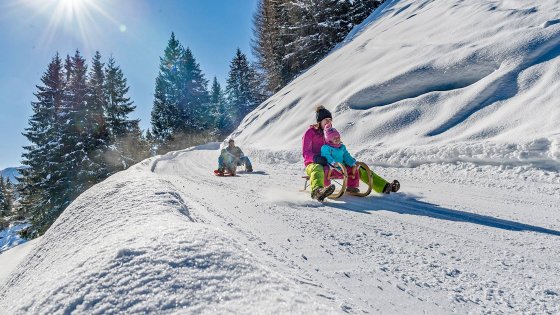 rauris winter rodeln familie