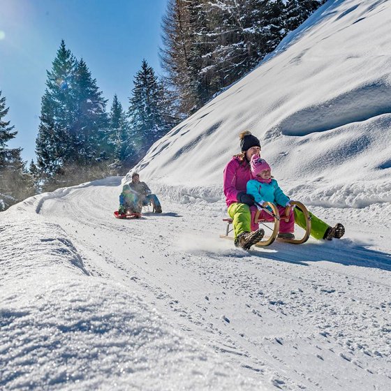 rauris winter rodeln familie