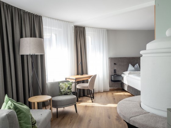 rauriserhof turmzimmer mit couch 1752304080